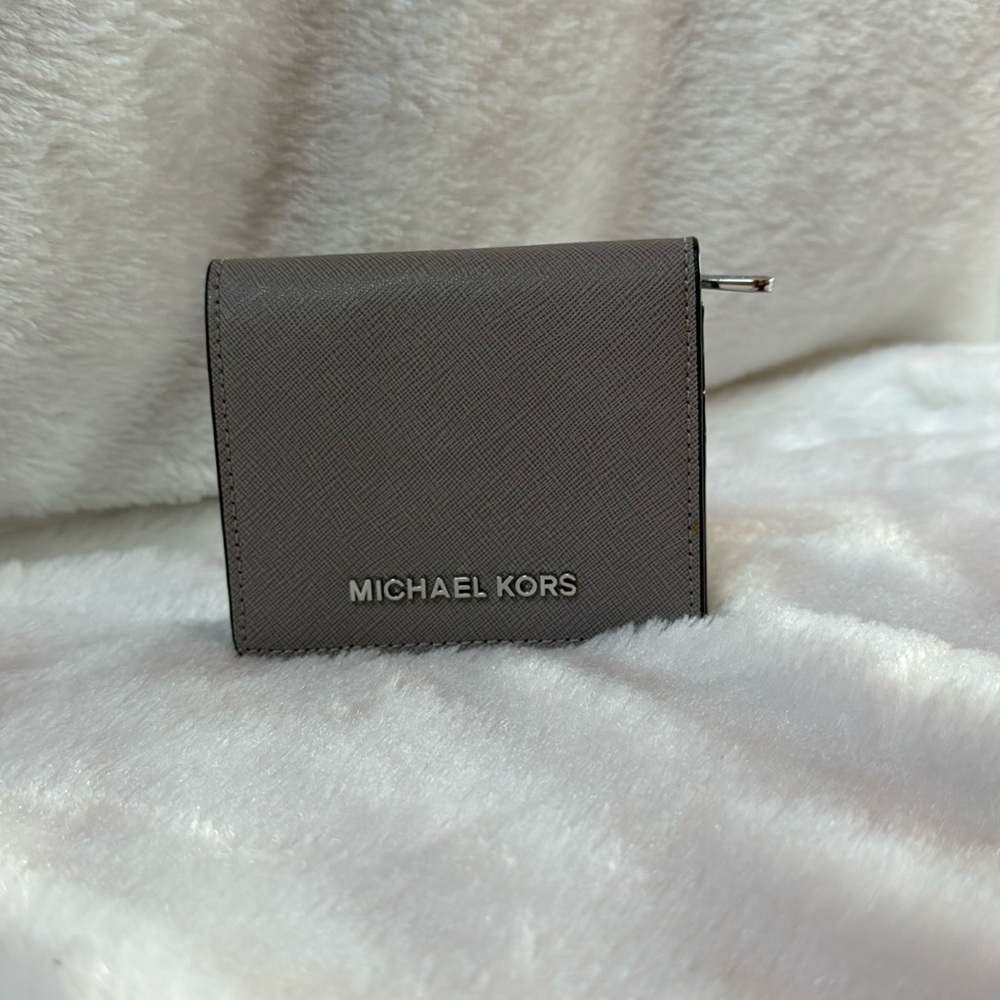 Light gray wallet